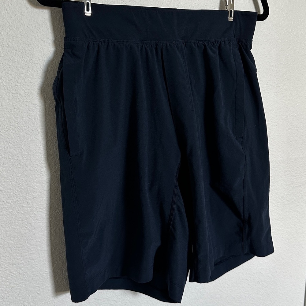 Navy Lululemon License to Train shorts 7 inch inseam - Lined